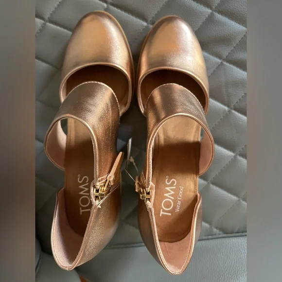 Tom’s Milan heel in Gold - women’s 8.5 - Picture 3 of 9